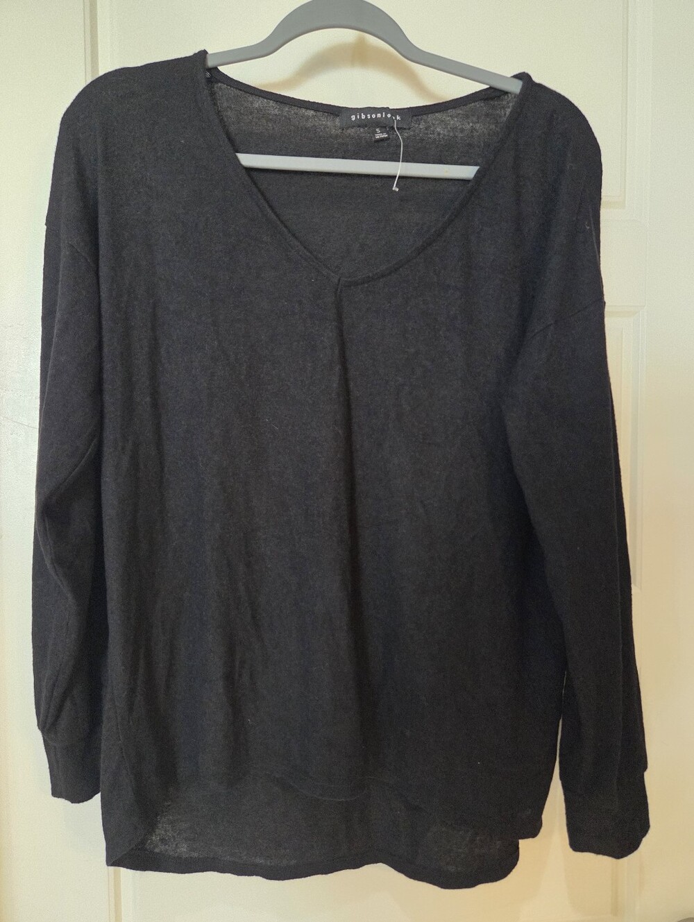 Gibsonlook Black Soft Lightweight V-Neck Pullover
